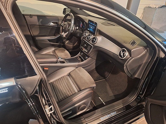 Mercedes-Benz CLA220 d 9 of 12