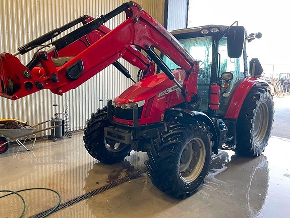 Massey Ferguson 5713