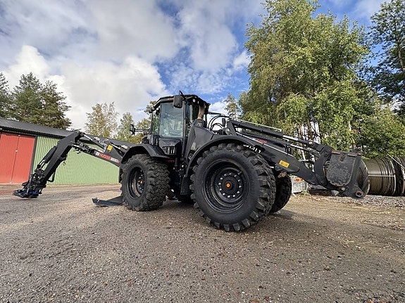 Huddig Svart 1260 D -19 med låga timmar och fint skick!