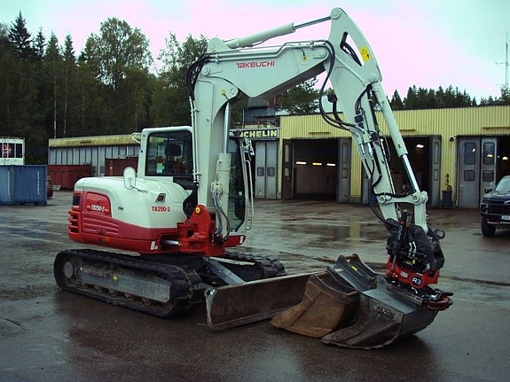 Takeuchi TB 290-2 2 of 5