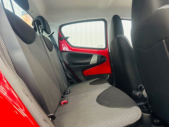 Toyota Aygo 13 of 23