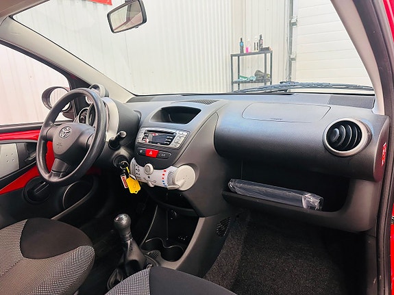 Toyota Aygo 10 of 23