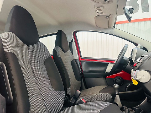 Toyota Aygo 8 of 23