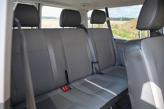 Volkswagen Caravelle 18 of 21