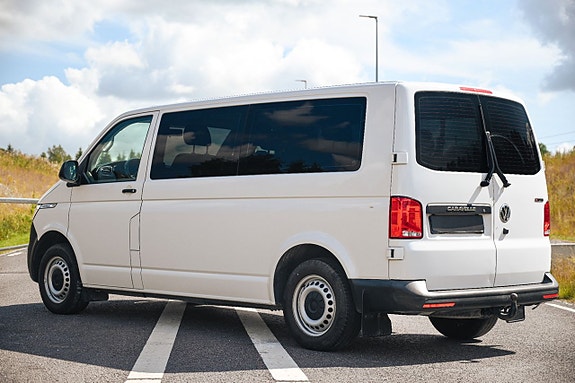 Volkswagen Caravelle 3 of 5