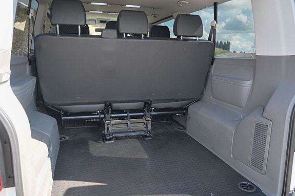 Volkswagen Caravelle 21 of 21