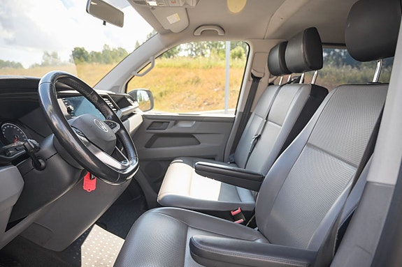 Volkswagen Caravelle 9 of 21