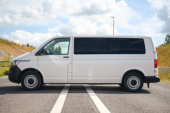 Volkswagen Caravelle 2 of 5