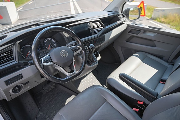 Volkswagen Caravelle 8 of 21