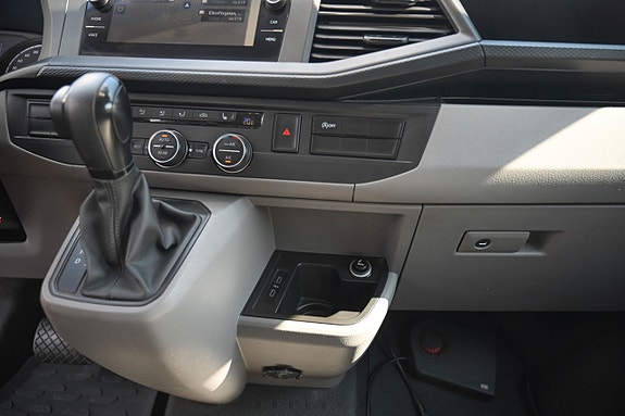 Volkswagen Caravelle 14 of 21