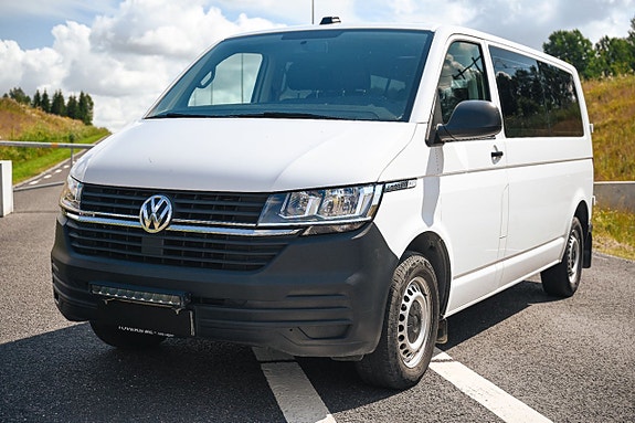 Volkswagen Caravelle 4 of 5