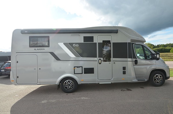 Adria MATRIX 670 SL 60Y - Fiat MultiJet3 140HP (103kW) HD 35L 3 of 17