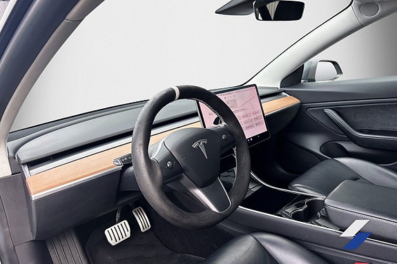 Tesla Model 3 4 of 9