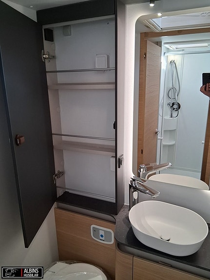 Adria Matrix 670 SL 60Y / Automat / Taksäng 18 of 21