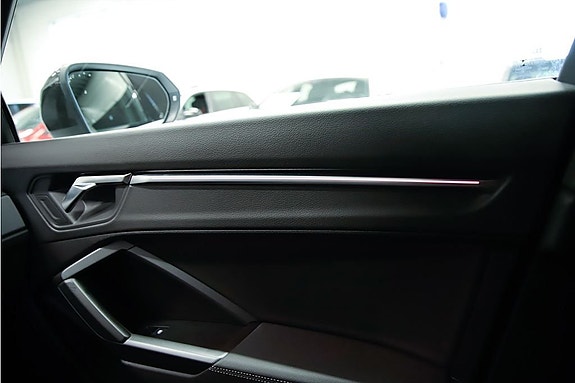 Audi Q3 17 of 22
