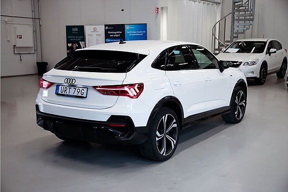 Audi Q3 6 of 22