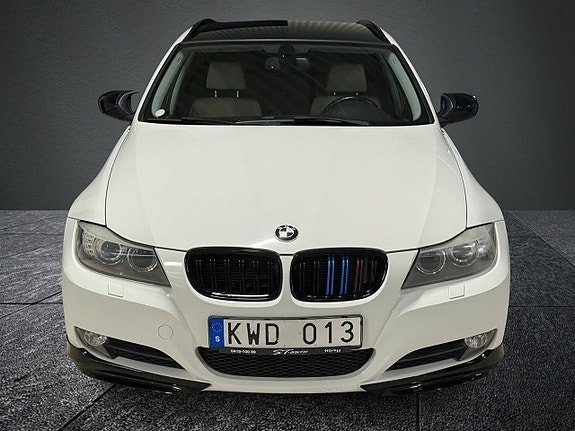 BMW 330d 2 of 5