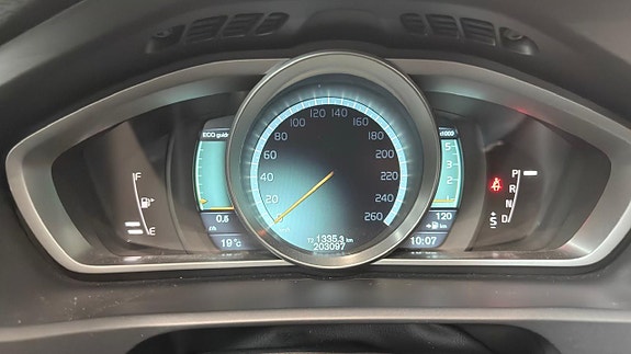 Volvo V40 14 of 20