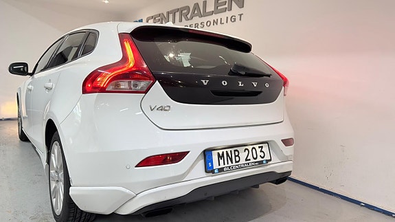 Volvo V40 8 of 20