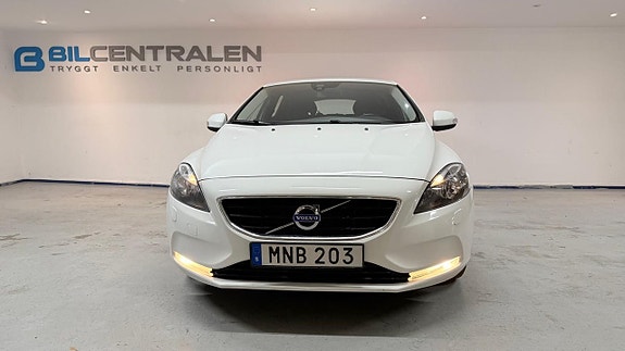 Volvo V40 4 of 20