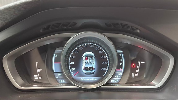 Volvo V40 12 of 20