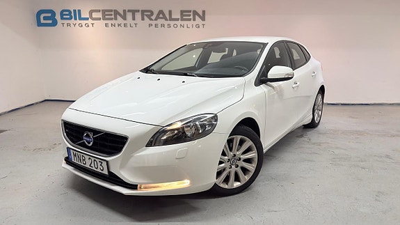 Volvo V40 2 of 20