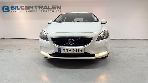 Volvo V40 3 of 20