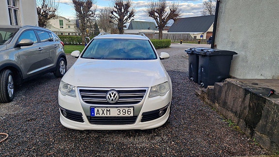 Volkswagen Passat 2 of 5