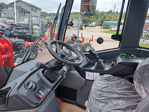 Weidemann 2060 6 of 7