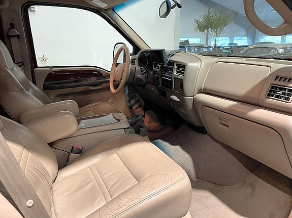 Ford Excursion 15 of 30
