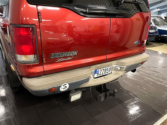Ford Excursion 6 of 30