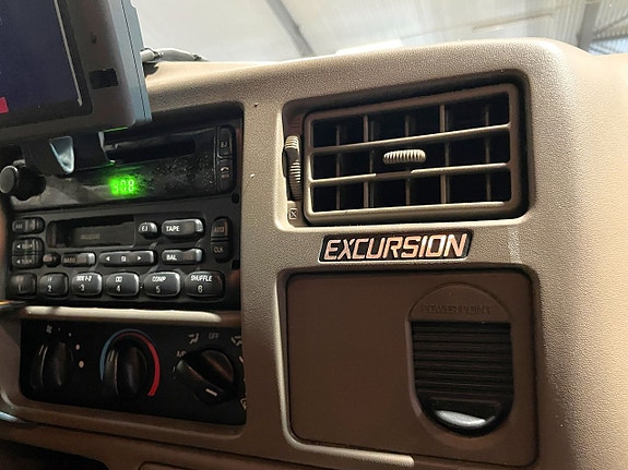 Ford Excursion 21 of 30