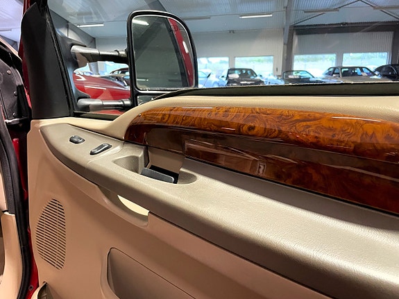 Ford Excursion 28 of 30