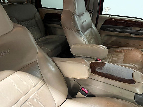 Ford Excursion 24 of 30