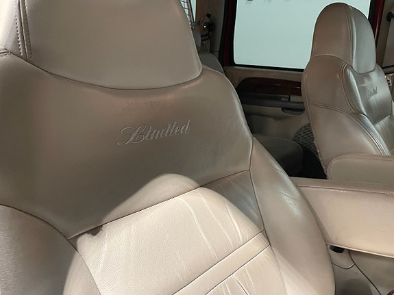 Ford Excursion 23 of 30