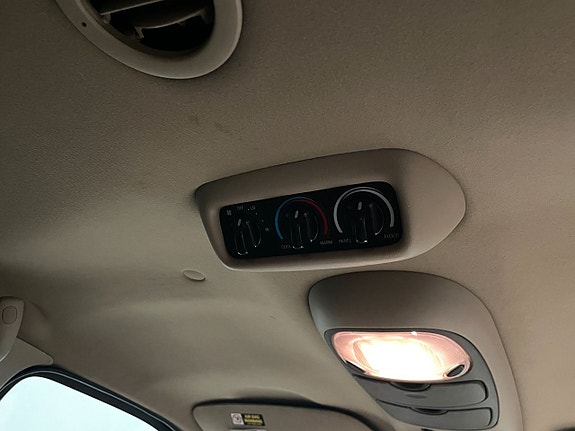 Ford Excursion 27 of 30