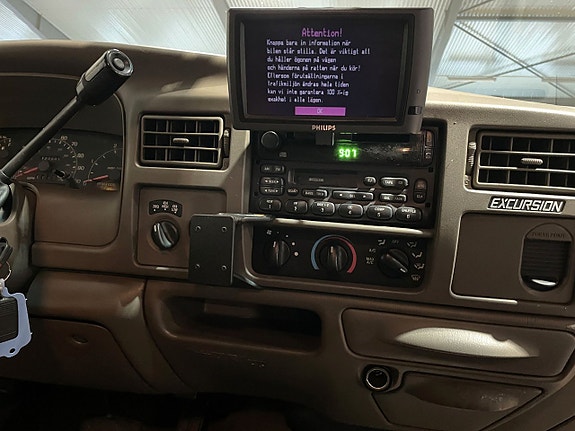 Ford Excursion 18 of 30