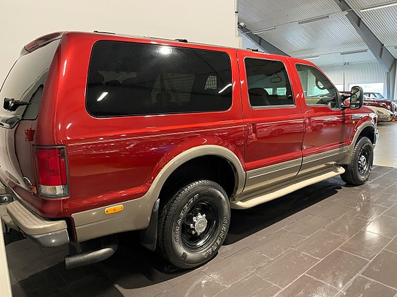Ford Excursion 3 of 5