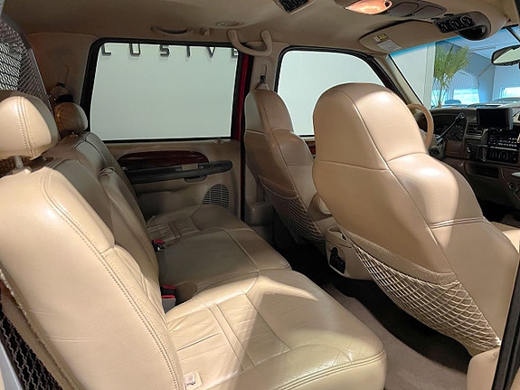Ford Excursion 16 of 30