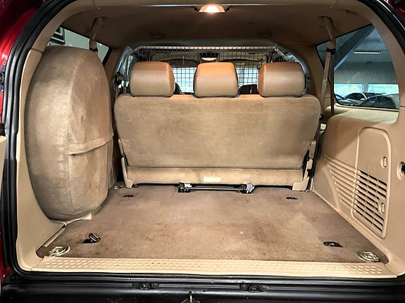 Ford Excursion 8 of 30