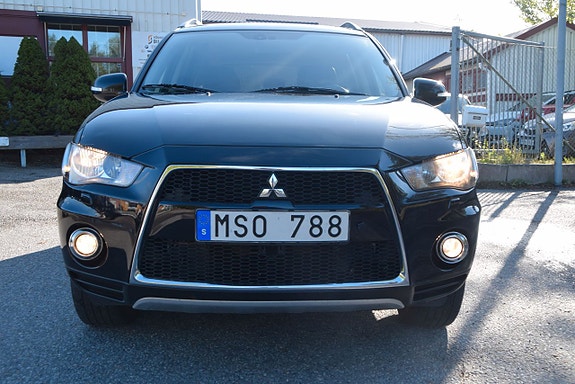 Mitsubishi Outlander 2 of 19