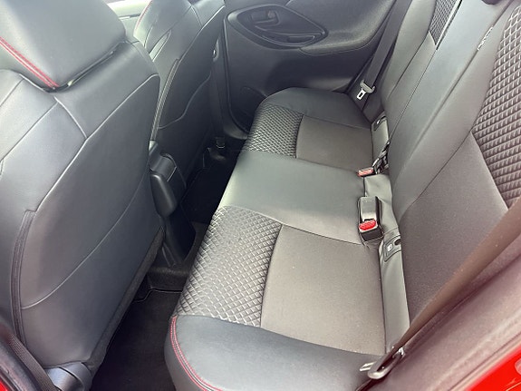 Toyota Yaris 7 of 11