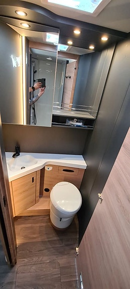 Knaus 700 DX Live Wave "Dieselvärme + Backkamera" 15 of 16