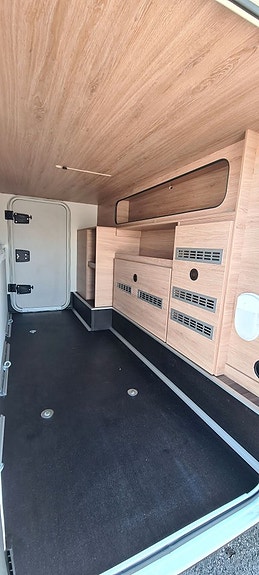 Knaus 700 DX Live Wave "Dieselvärme + Backkamera" 5 of 16
