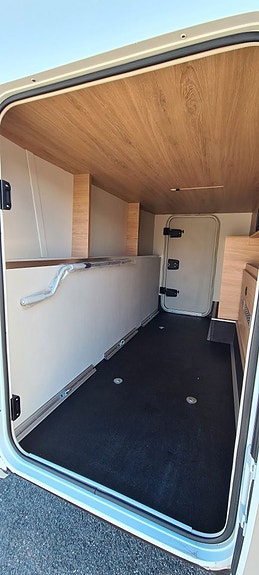 Knaus 700 DX Live Wave "Dieselvärme + Backkamera" 4 of 16