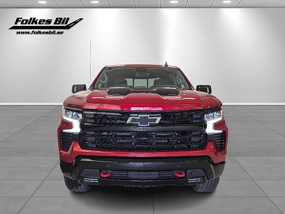 Chevrolet Silverado 2 of 5