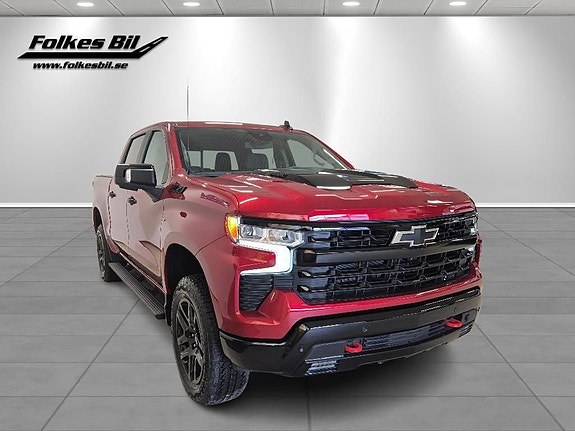 Chevrolet Silverado 3 of 5