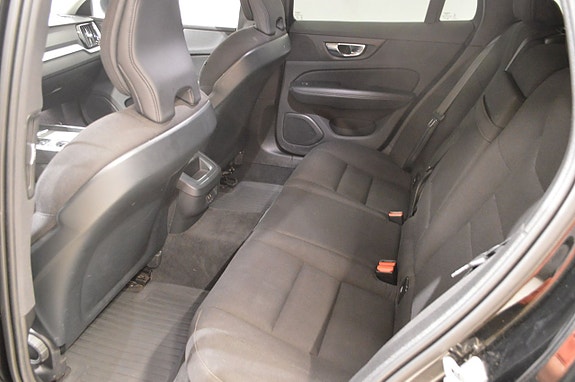 Volvo V60 Cross Country 8 of 19