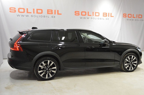 Volvo V60 Cross Country 3 of 19