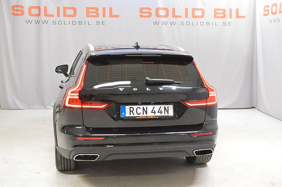 Volvo V60 Cross Country 5 of 19